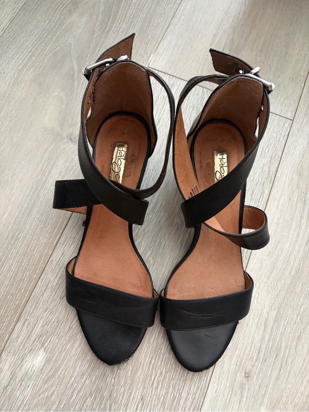 FREE WITH PURCHASE Halogen Rena Crisscross Strap Sandals Size 8.5